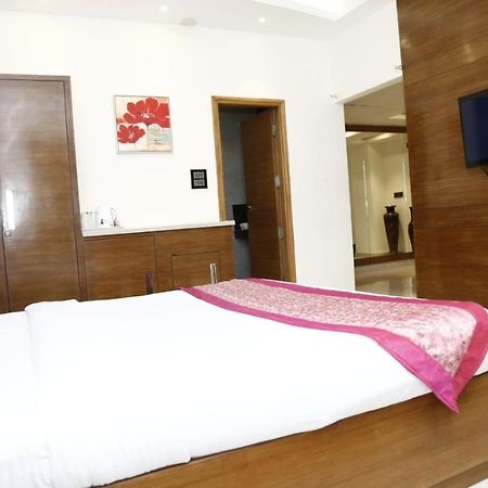 Hotel Pacific Roorkee Bagian luar foto