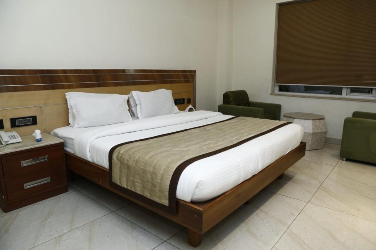 Hotel Pacific Roorkee Bagian luar foto