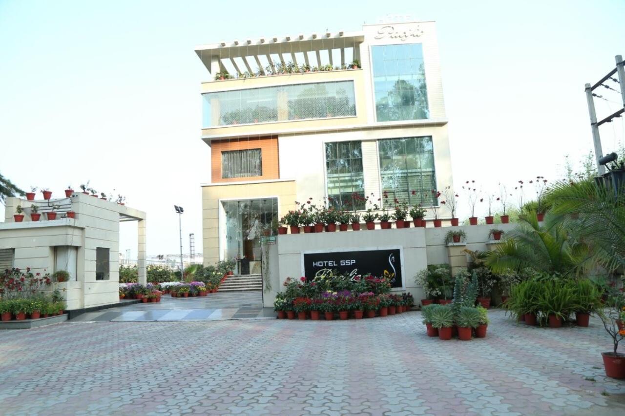 Hotel Pacific Roorkee Bagian luar foto
