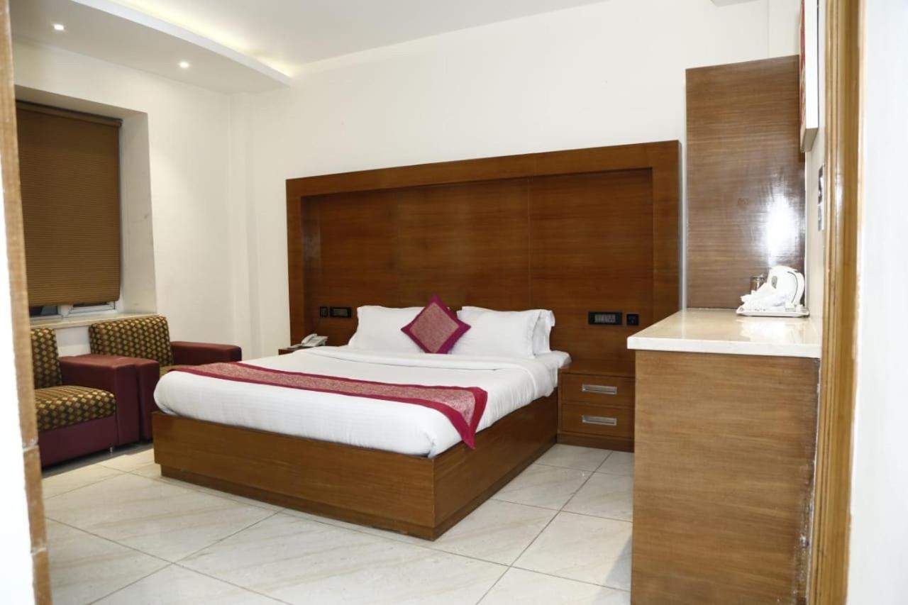 Hotel Pacific Roorkee Bagian luar foto
